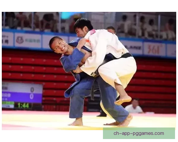 柔道赛事：世界冠军斩获双料金牌