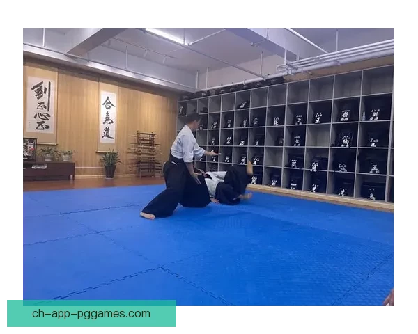 柔道大全:精彩技巧图解,让你轻松掌握优秀的柔道技艺 柔道大全:精彩技巧图解,让你轻松掌握优秀的柔道技艺